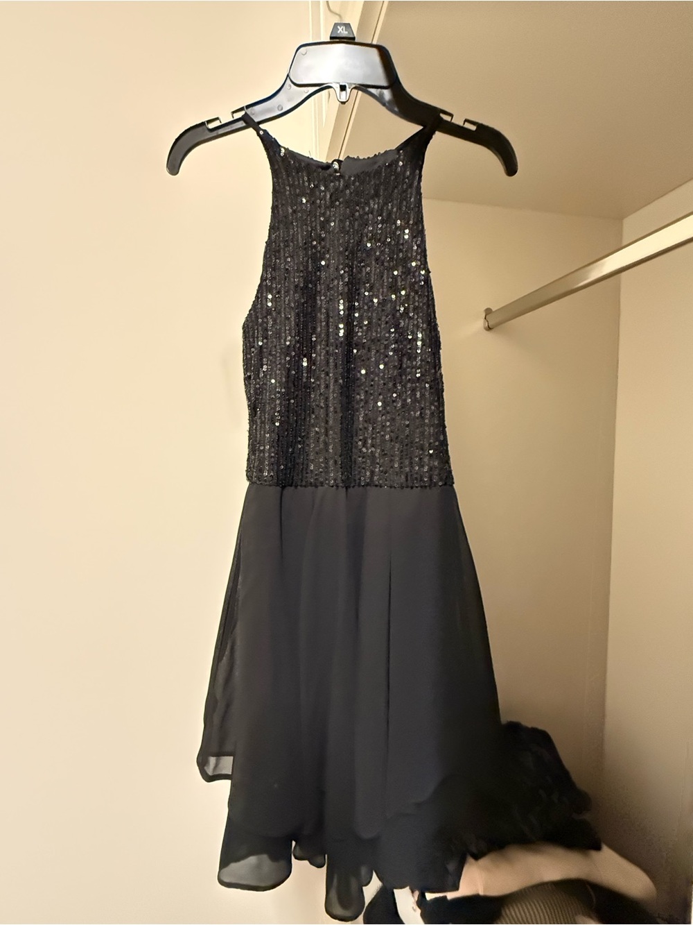 B Darlin Black Sequined High-Neck Party juniors Dress size 1/2